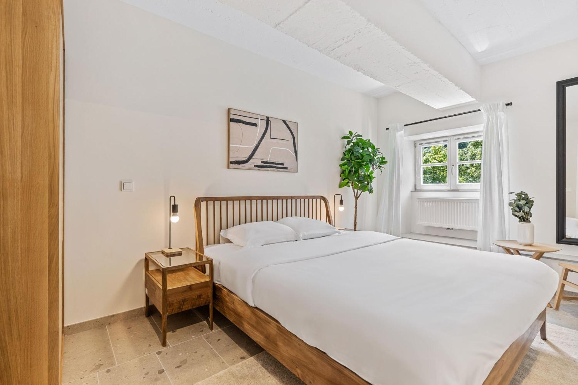 Modern In Clausen With Wifi, Kitchen & Workspace Apartment